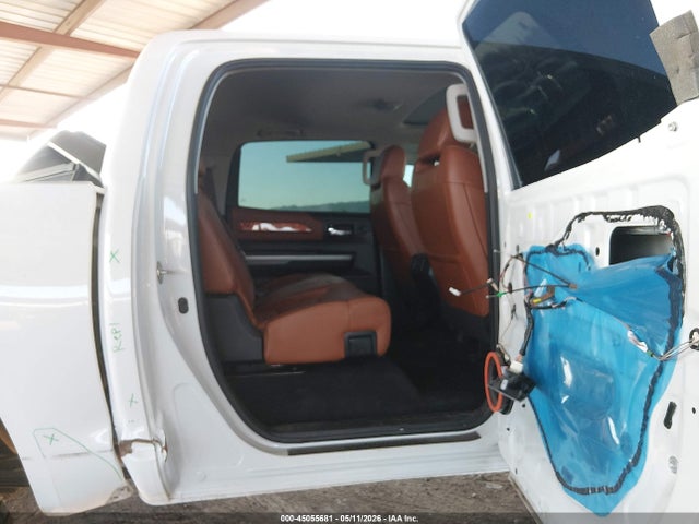 5TFAY5F11KX780255 Toyota Tundra 1794 5.7l V8