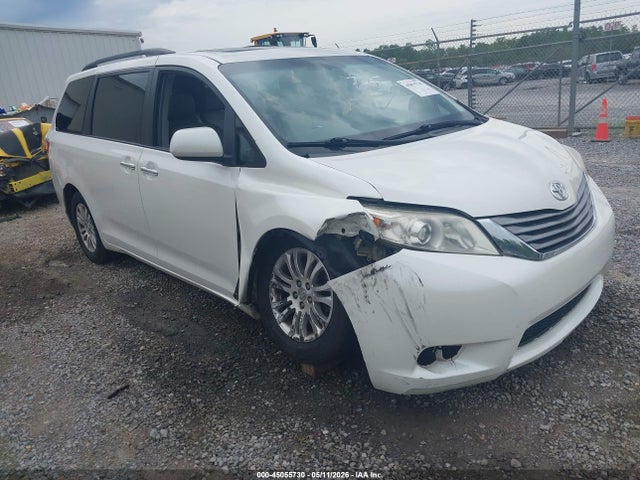 Toyota Sienna Xle 8 Passenger 2017 5TDYZ3DC8HS806806 главное изображение