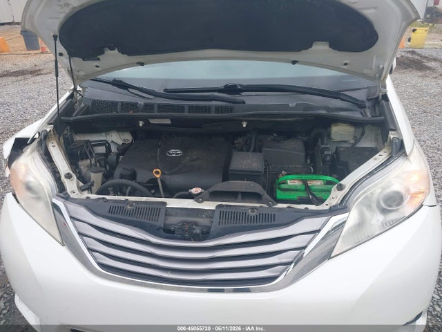 5TDYZ3DC8HS806806 Toyota Sienna Xle 8 Passenger