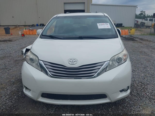 5TDYZ3DC8HS806806 Toyota Sienna Xle 8 Passenger