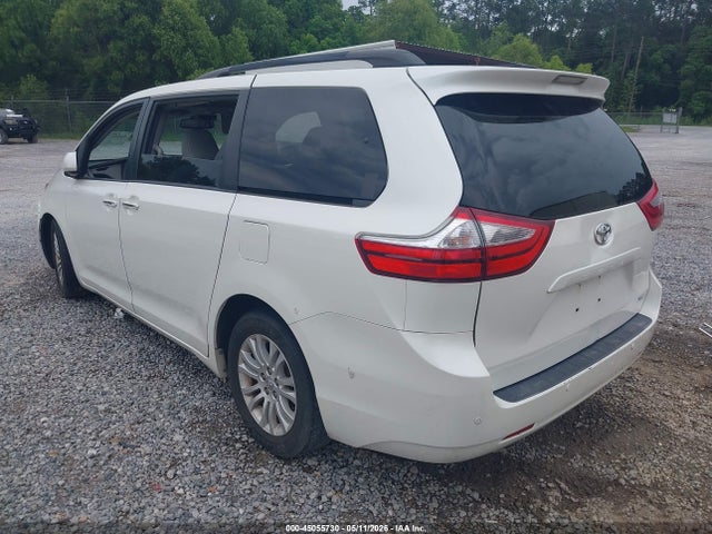 5TDYZ3DC8HS806806 Toyota Sienna Xle 8 Passenger