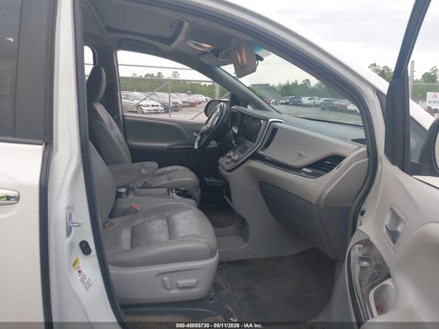 5TDYZ3DC8HS806806 Toyota Sienna Xle 8 Passenger