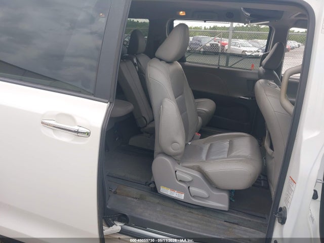 5TDYZ3DC8HS806806 Toyota Sienna Xle 8 Passenger