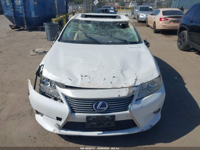 JTHBW1GGXF2091032 Lexus ES 300H
