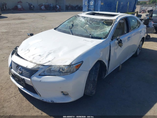 JTHBW1GGXF2091032 Lexus ES 300H