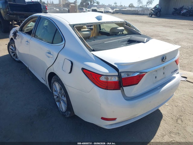 JTHBW1GGXF2091032 Lexus ES 300H