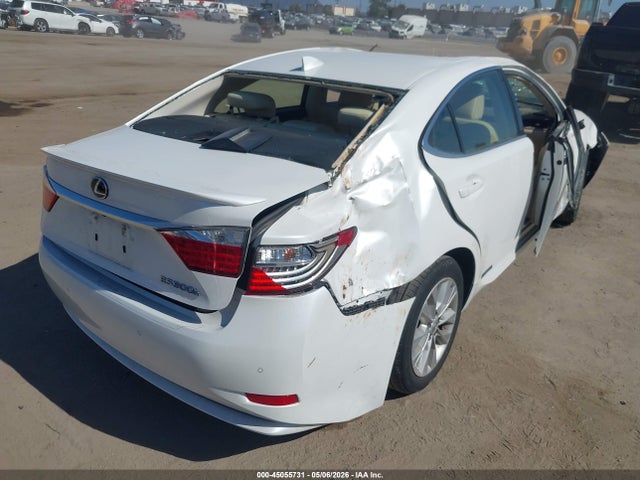 JTHBW1GGXF2091032 Lexus ES 300H