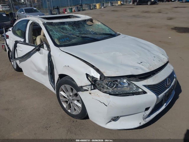 JTHBW1GGXF2091032 Lexus ES 300H