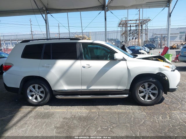2013 Toyota Highlander Se V6 მანქანა იყიდება აუქციონზე, vin: 5TDBK3EH0DS247931, აუქციონის ნომერი: 45055829