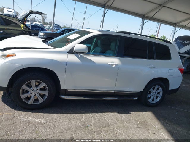2013 Toyota Highlander Se V6 მანქანა იყიდება აუქციონზე, vin: 5TDBK3EH0DS247931, აუქციონის ნომერი: 45055829