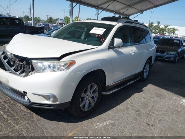 2013 Toyota Highlander Se V6 მანქანა იყიდება აუქციონზე, vin: 5TDBK3EH0DS247931, აუქციონის ნომერი: 45055829