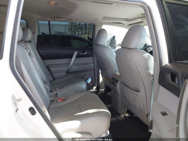 2013 Toyota Highlander Se V6 მანქანა იყიდება აუქციონზე, vin: 5TDBK3EH0DS247931, აუქციონის ნომერი: 45055829