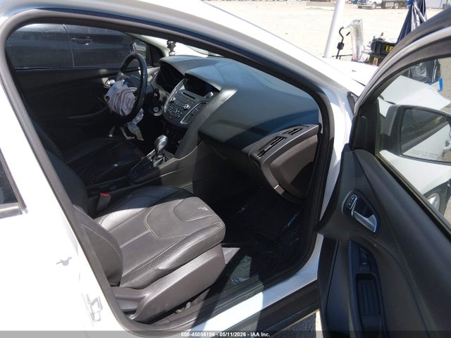 45056196 :رقم المزاد ، 1FADP3F27FL380443 vin ، 2015 Ford Focus Se مزاد بيع