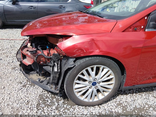 Ford Focus Titanium 2018 1FADP3J22JL294053 Image 6