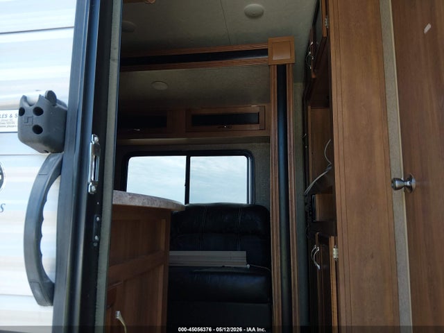 Coachmen Catalina 2017 5ZT2CAUB0HU027848 Image 5