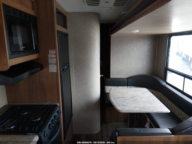 Coachmen Catalina 2017 5ZT2CAUB0HU027848 Image 8