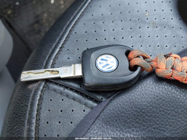2001 Volkswagen New Beetle Glx მანქანა იყიდება აუქციონზე, vin: 3VWDD21CX1M465701, აუქციონის ნომერი: 45056377