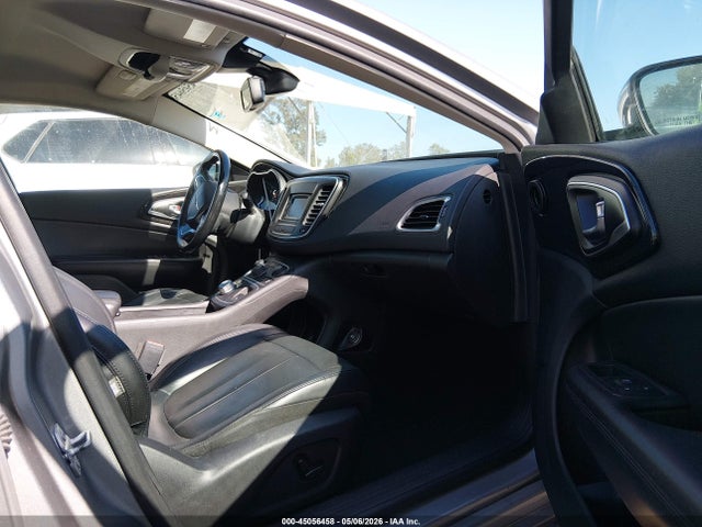 Chrysler 200 C 2015 1C3CCCCB9FN720612 Image 5