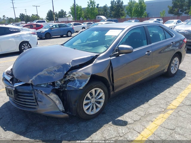 45056474 :رقم المزاد ، 4T4BF1FK0FR495891 vin ، 2015 Toyota Camry Le مزاد بيع