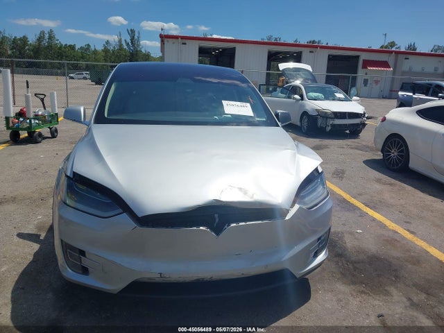 Продажа на аукционе авто 2018 Tesla Model X 100d/75d/p100d, vin: 5YJXCAE25JF111832, номер лота: 45056489