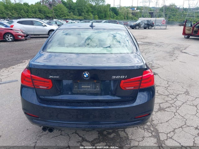 BMW 328i Xdrive 2016 WBA8E3G59GNU04027 Image 16
