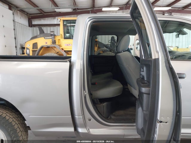 1C6RR7FG3KS629518 RAM 1500 Classic Tradesman 4x4 6&#039;4 Box