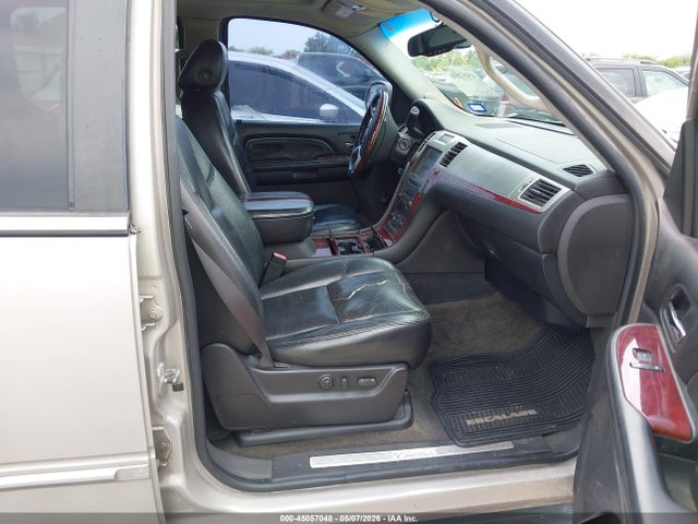 45057048 :رقم المزاد ، 3GYFK62817G137295 vin ، 2007 Cadillac Escalade Ext Standard مزاد بيع