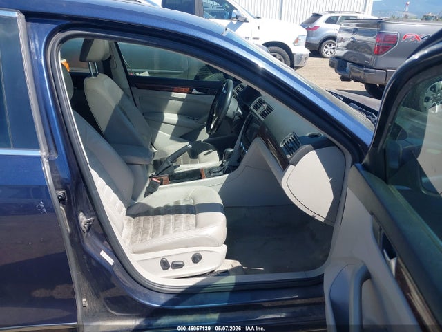 2012 Volkswagen Passat 2.5l Sel Premium მანქანა იყიდება აუქციონზე, vin: 1VWCP7A32CC006196, აუქციონის ნომერი: 45057139