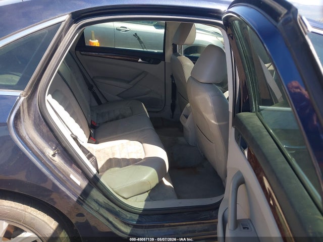 2012 Volkswagen Passat 2.5l Sel Premium მანქანა იყიდება აუქციონზე, vin: 1VWCP7A32CC006196, აუქციონის ნომერი: 45057139