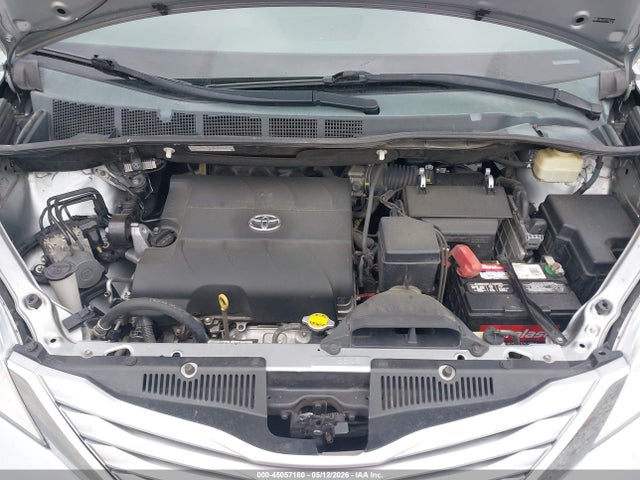45057180 :رقم المزاد ، 5TDKK3DC2FS602123 vin ، 2015 Toyota Sienna Le 8 Passenger مزاد بيع