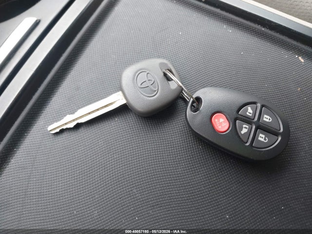 45057180 :رقم المزاد ، 5TDKK3DC2FS602123 vin ، 2015 Toyota Sienna Le 8 Passenger مزاد بيع