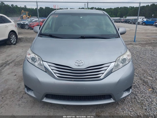 45057180 :رقم المزاد ، 5TDKK3DC2FS602123 vin ، 2015 Toyota Sienna Le 8 Passenger مزاد بيع