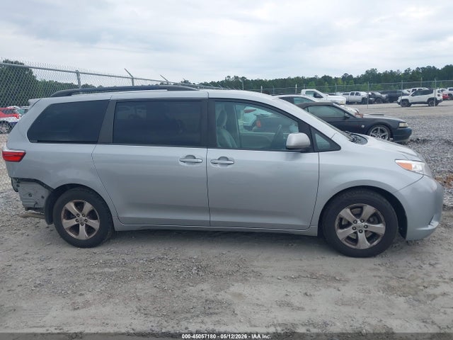 45057180 :رقم المزاد ، 5TDKK3DC2FS602123 vin ، 2015 Toyota Sienna Le 8 Passenger مزاد بيع