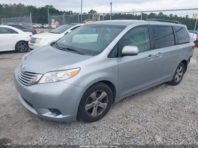 45057180 :رقم المزاد ، 5TDKK3DC2FS602123 vin ، 2015 Toyota Sienna Le 8 Passenger مزاد بيع