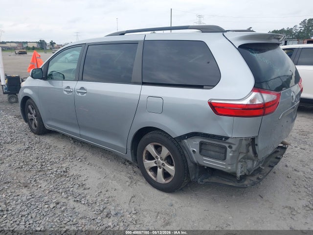 45057180 :رقم المزاد ، 5TDKK3DC2FS602123 vin ، 2015 Toyota Sienna Le 8 Passenger مزاد بيع