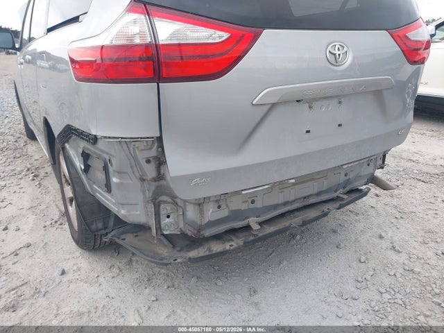 45057180 :رقم المزاد ، 5TDKK3DC2FS602123 vin ، 2015 Toyota Sienna Le 8 Passenger مزاد بيع
