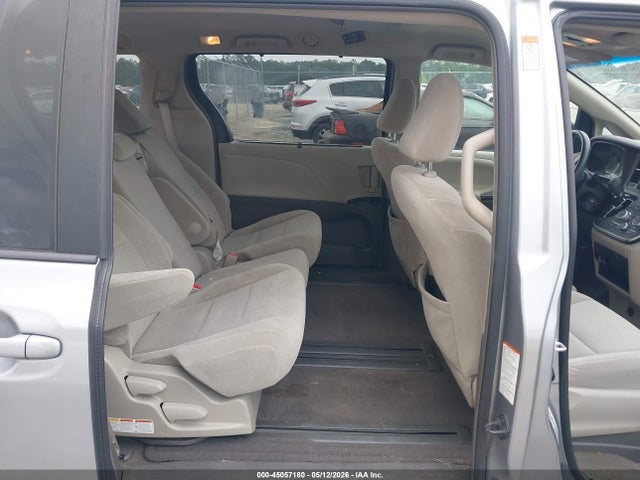 45057180 :رقم المزاد ، 5TDKK3DC2FS602123 vin ، 2015 Toyota Sienna Le 8 Passenger مزاد بيع