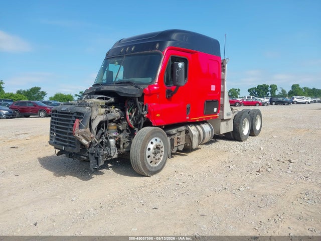 45057598 :رقم المزاد ، 3AKJGHDV8FSGJ1745 vin ، 2015 Freightliner Cascadia 113 مزاد بيع