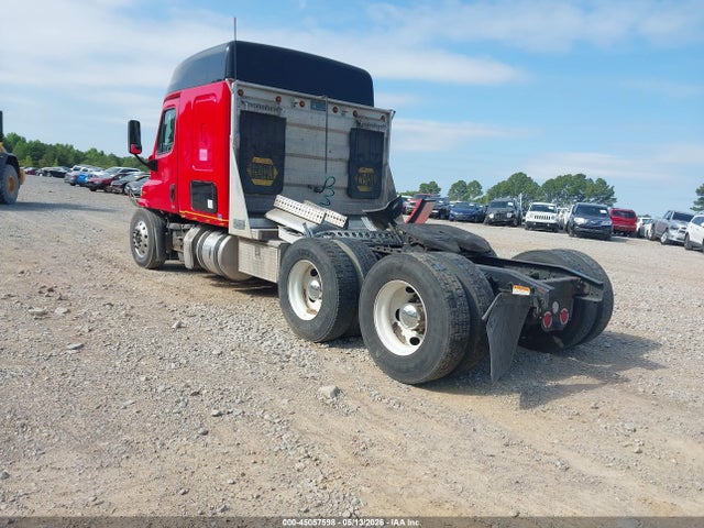 45057598 :رقم المزاد ، 3AKJGHDV8FSGJ1745 vin ، 2015 Freightliner Cascadia 113 مزاد بيع