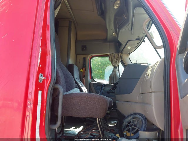 45057598 :رقم المزاد ، 3AKJGHDV8FSGJ1745 vin ، 2015 Freightliner Cascadia 113 مزاد بيع