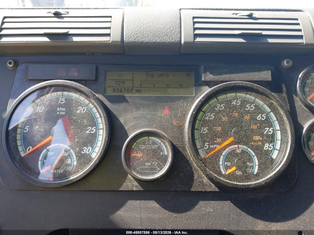 45057598 :رقم المزاد ، 3AKJGHDV8FSGJ1745 vin ، 2015 Freightliner Cascadia 113 مزاد بيع