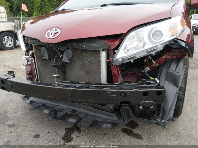 45057893 :رقم المزاد ، 5TDKZ3DC8HS857616 vin ، 2017 Toyota Sienna Le 8 Passenger مزاد بيع