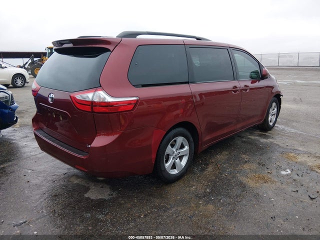 45057893 :رقم المزاد ، 5TDKZ3DC8HS857616 vin ، 2017 Toyota Sienna Le 8 Passenger مزاد بيع