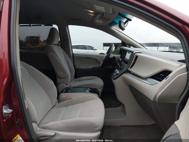 45057893 :رقم المزاد ، 5TDKZ3DC8HS857616 vin ، 2017 Toyota Sienna Le 8 Passenger مزاد بيع