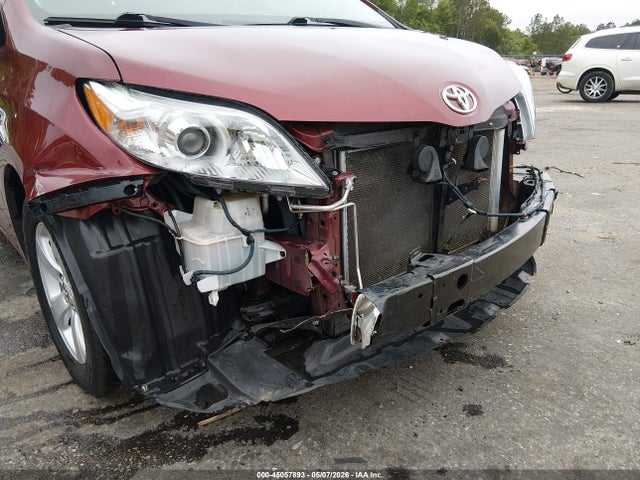 45057893 :رقم المزاد ، 5TDKZ3DC8HS857616 vin ، 2017 Toyota Sienna Le 8 Passenger مزاد بيع