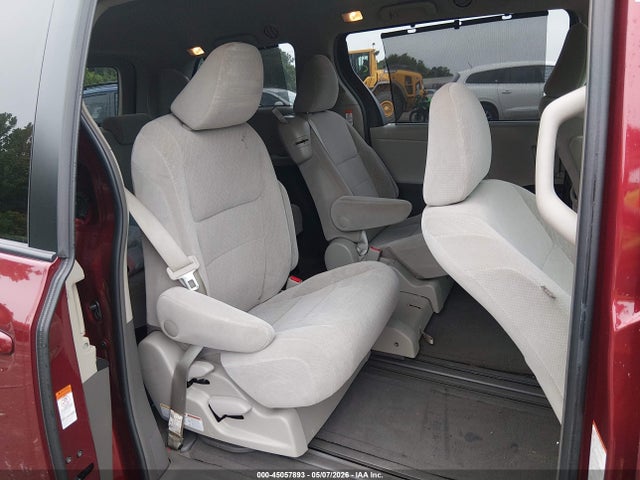 45057893 :رقم المزاد ، 5TDKZ3DC8HS857616 vin ، 2017 Toyota Sienna Le 8 Passenger مزاد بيع