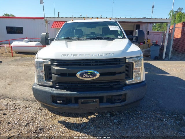 Ford F-350 Chassis Xl 2017 1FD8W3G6XHEE74075 Image 18