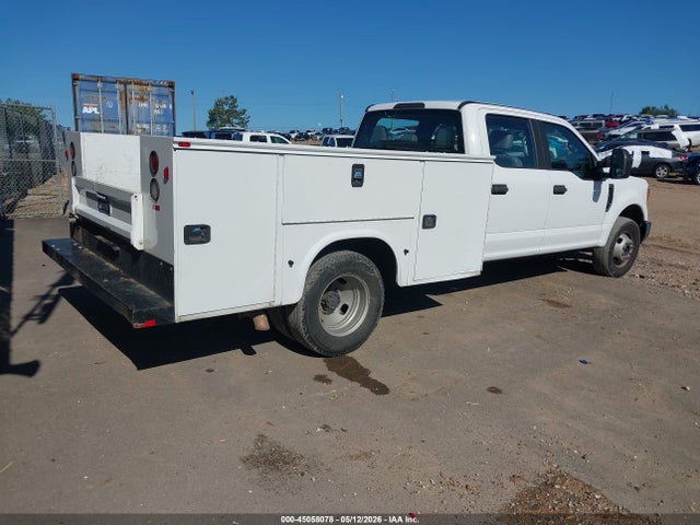 Ford F-350 Chassis Xl 2017 1FD8W3G6XHEE74075 Image 4