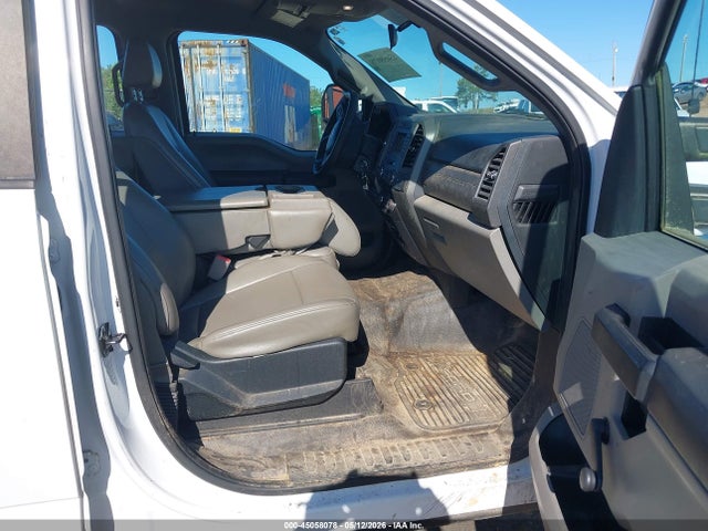 Ford F-350 Chassis Xl 2017 1FD8W3G6XHEE74075 Image 5
