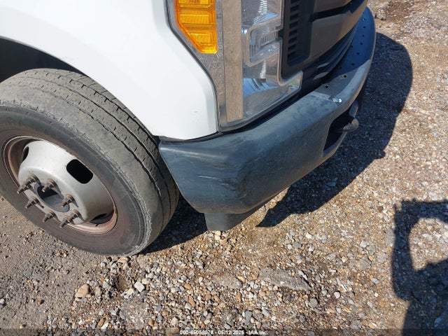 Ford F-350 Chassis Xl 2017 1FD8W3G6XHEE74075 Image 16